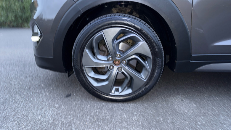 Hyundai Tucson 2.0 CRDi Blue Drive Premium 5dr 2WD Diesel Estate